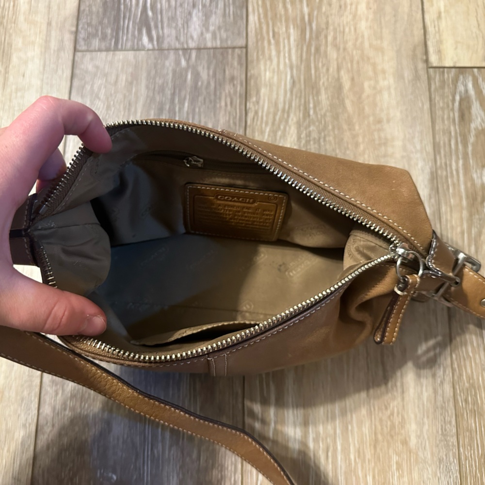 Vintage Coach Hampton Leather Shoulder Bag - Picture 4 of 8